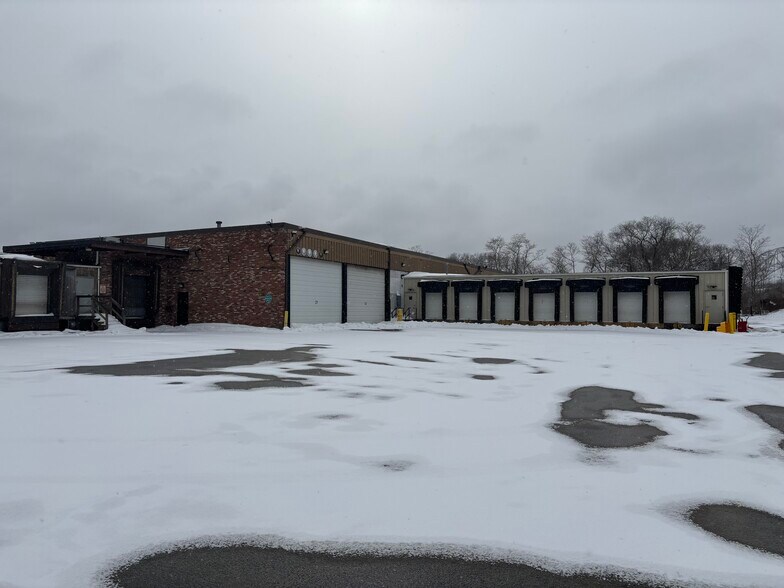 More Photos Of 48 Meetinghouse Ln, Sagamore Beach Distribution For Sale