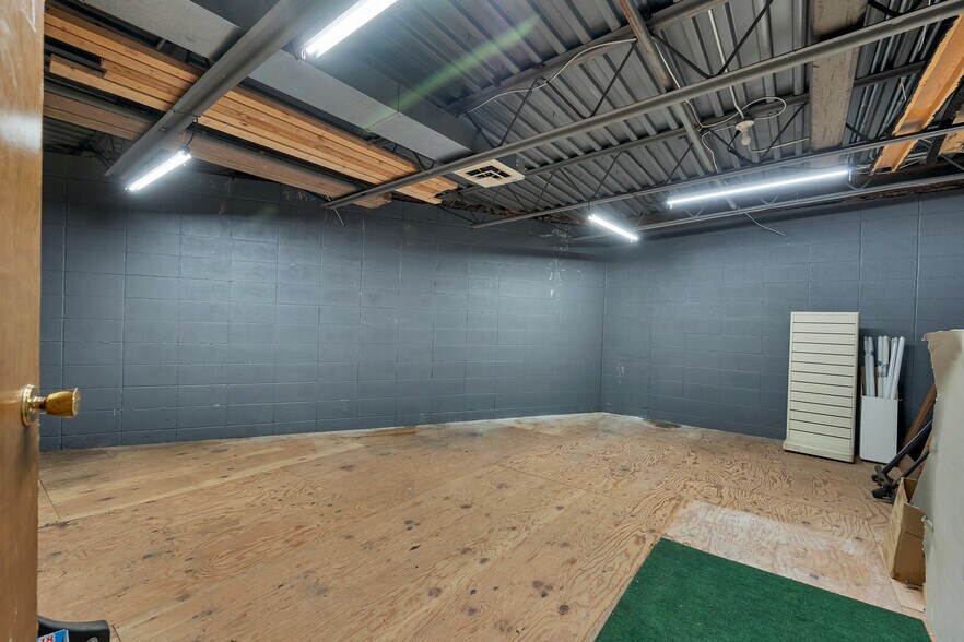 More Photos Of 340-348 N Military Ave, Green Bay Freestanding For Sale