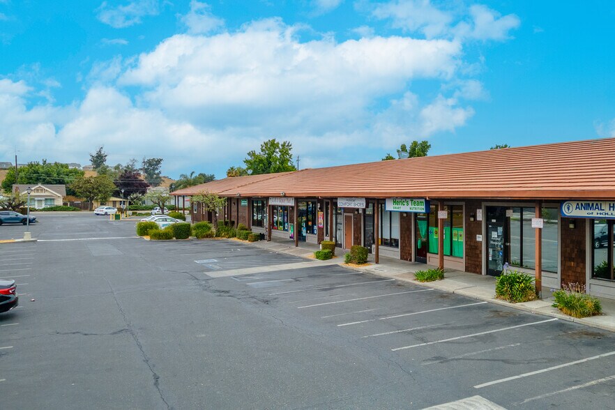 More Photos Of 191 San Felipe Rd, Hollister Unknown For Lease