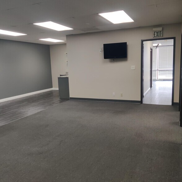 More Photos Of 1971-1973 W Holt Ave, Pomona Manufacturing For Lease