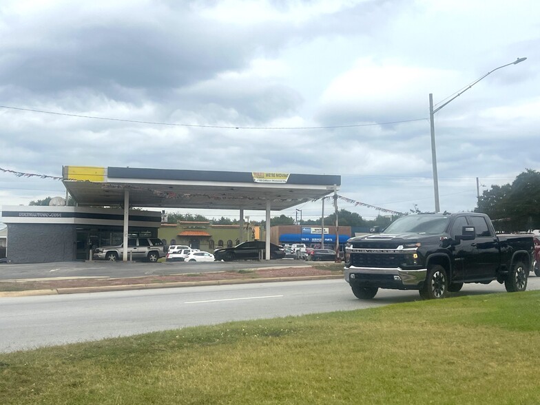 Primary Photo Of 5536 Calhoun Memorial Hwy, Easley Service Station For Lease