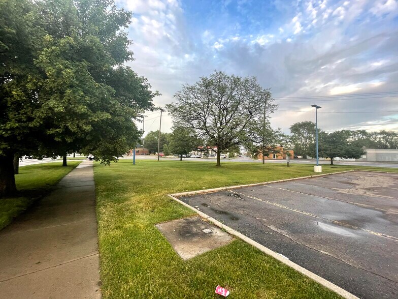 More Photos Of 17431 Dix Rd, Melvindale Fast Food For Lease