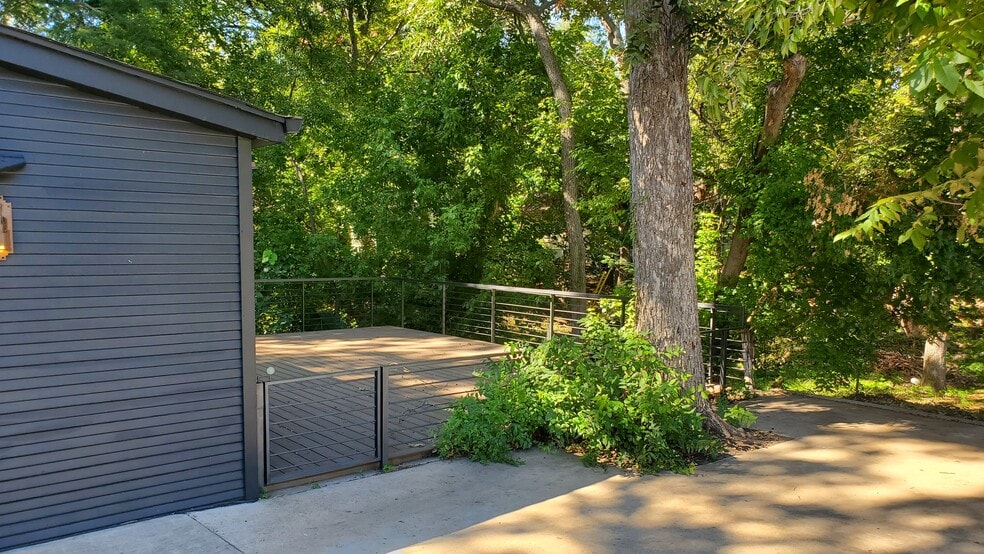 More Photos Of 1405 E 38th 1/2 St, Austin Office For Lease