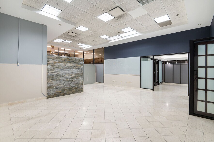 More Photos Of 416 Ponce de Leon Ave, San Juan Office For Sale