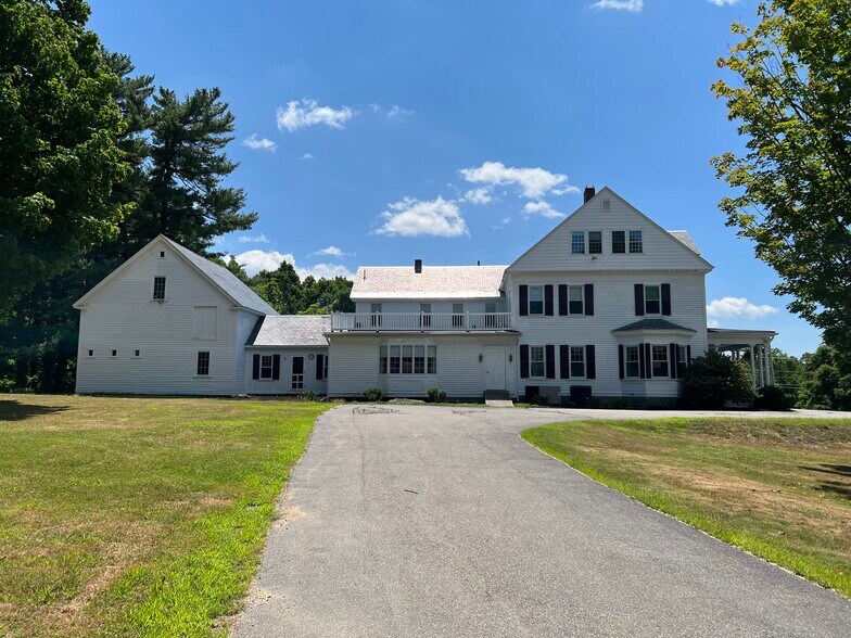 More Photos Of 763 Massachusetts Ave, Lunenburg General Retail For Sale