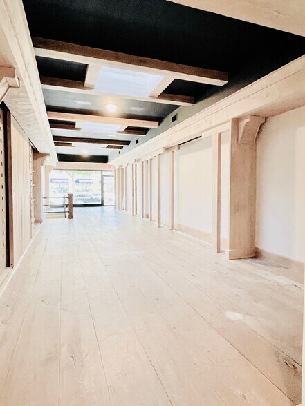 More Photos Of 9 E Putnam Ave, Greenwich Storefront For Lease