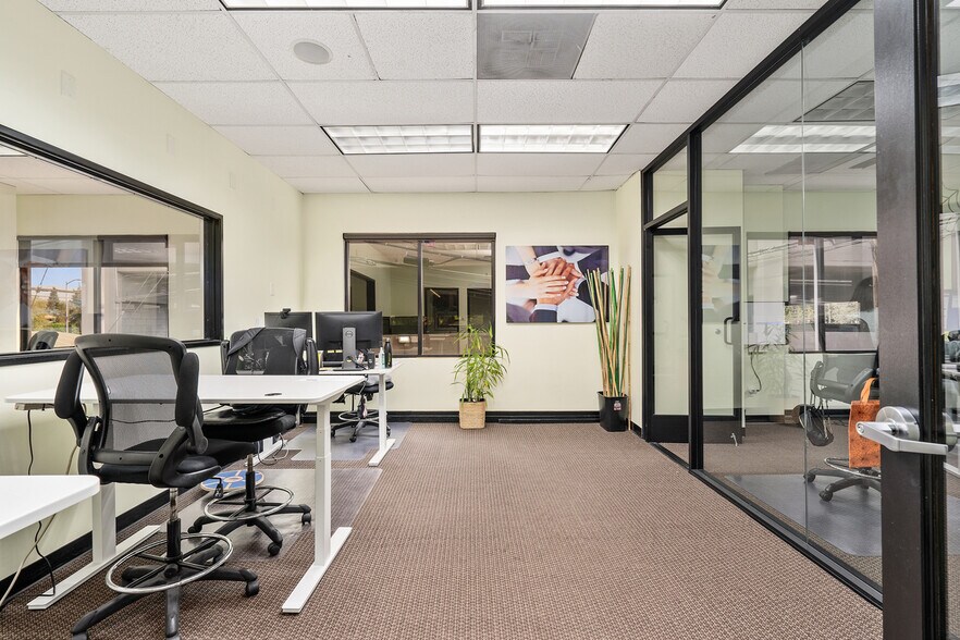 More Photos Of 5352 Laurel Canyon Blvd, North Hollywood Medical For Lease