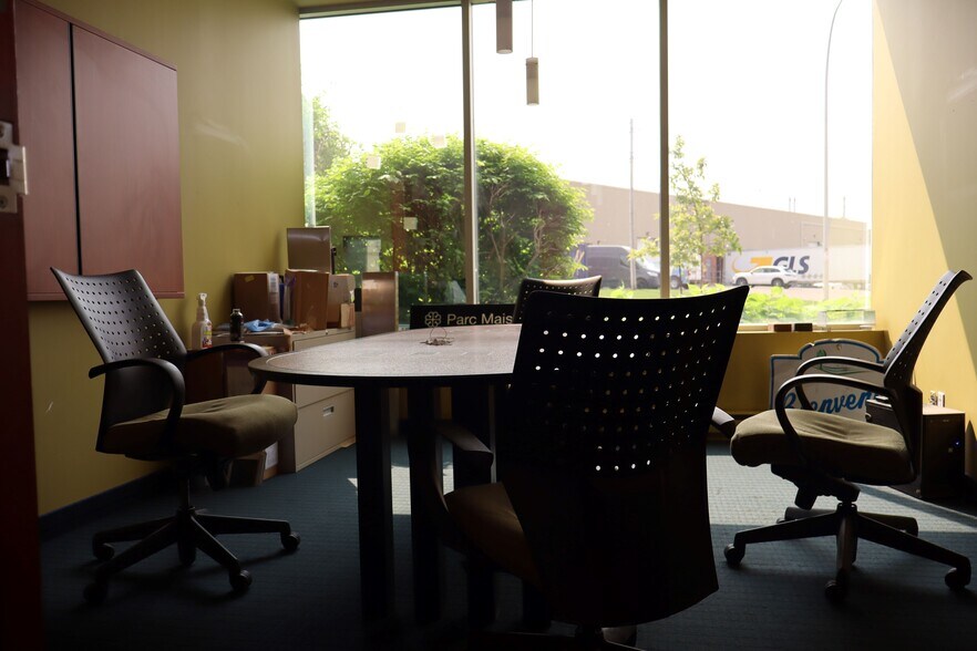 More Photos Of 2655 Rue Michelin, Laval Warehouse For Lease