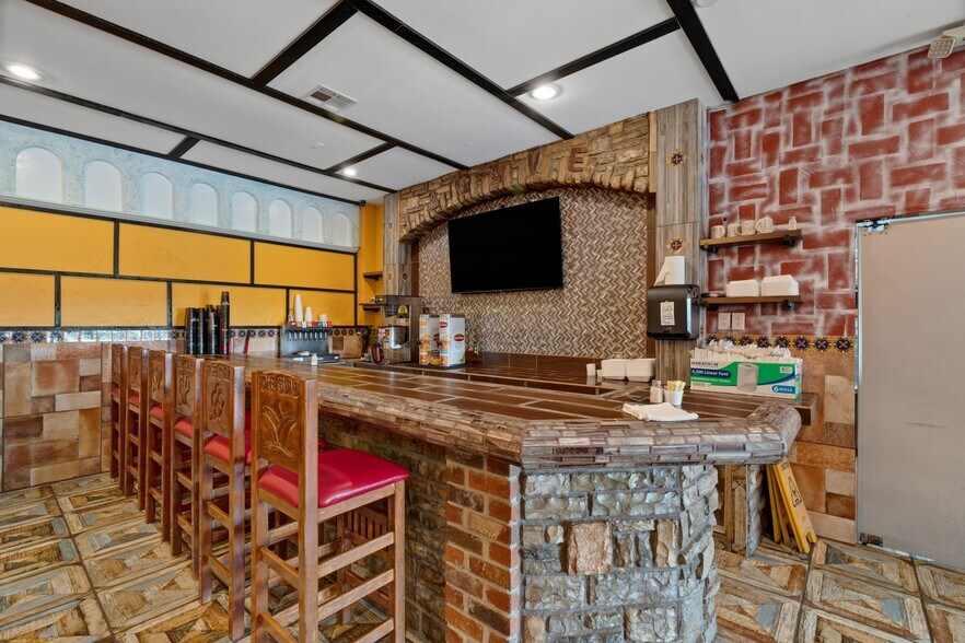 More Photos Of 929 US-98, Columbia Restaurant For Sale