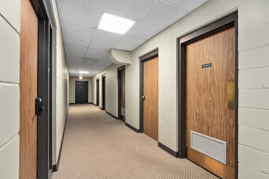 More Photos Of 822-826 S Hastings Way, Eau Claire Medical For Sale