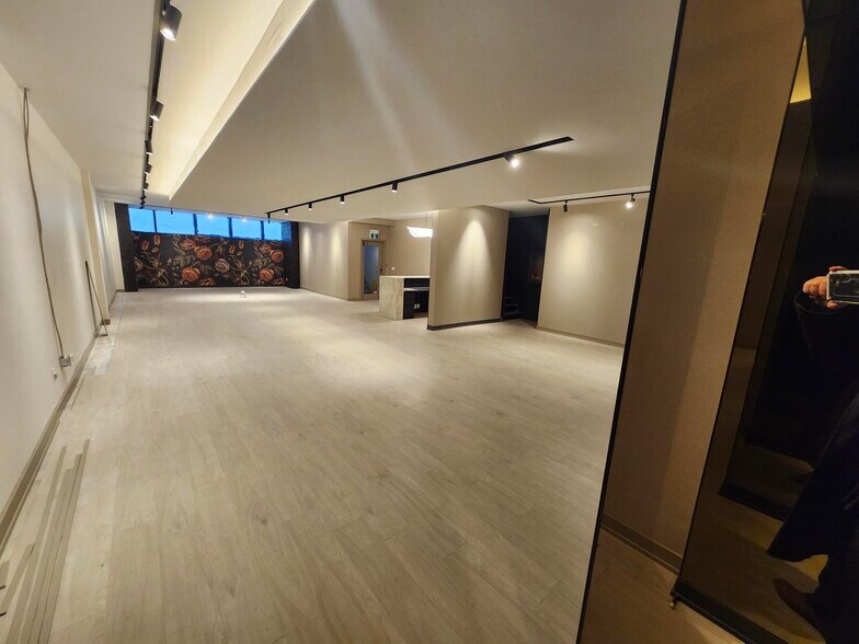 More Photos Of 636 King St W, Toronto Office For Lease