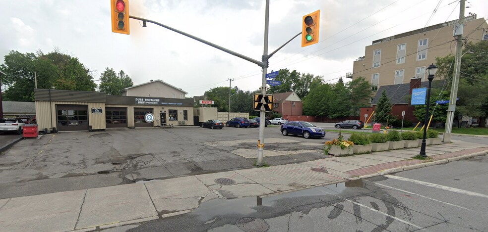 More Photos Of 1380 Wellington St W, Ottawa Auto Repair For Sale