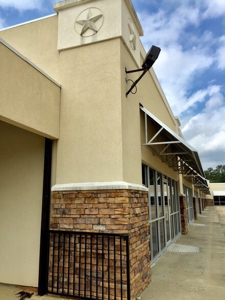 More Photos Of 200-233 Renaissance St, Hallsville Storefront For Lease