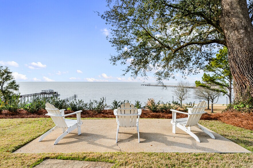 More Photos Of 202 S Mobile St, Fairhope Hospitality For Sale