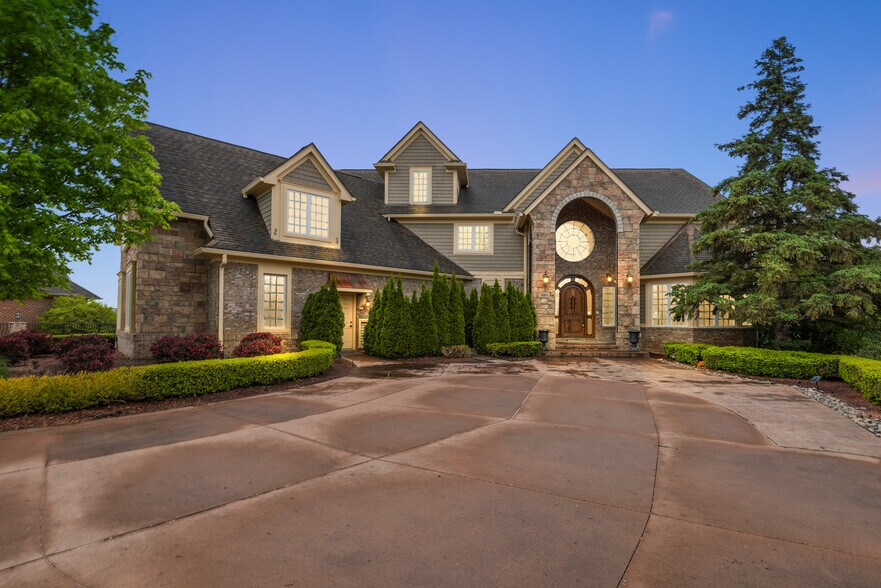 More Photos Of 10611 Lighthouse Pt, South Lyon Specialty For Sale