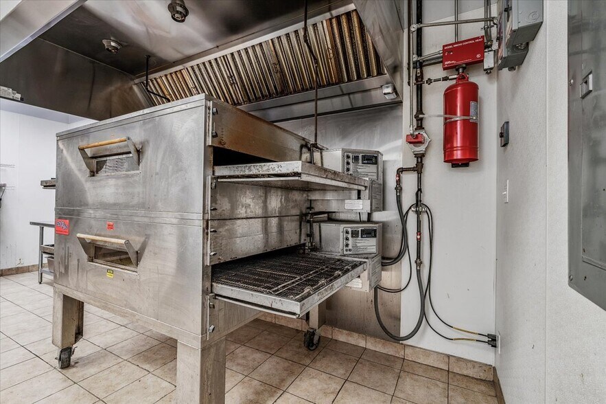 More Photos Of 3404 Main St, Homestead Storefront For Sale