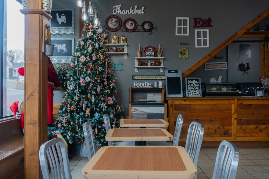 More Photos Of 3927-3929 Ames Ave, Omaha Storefront Retail Residential For Lease