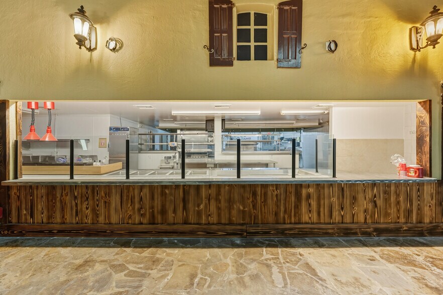 More Photos Of 300 N Cocoa Blvd, Cocoa Restaurant For Lease