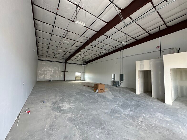 More Photos Of 3015 W Directors Row, Salt Lake City Flex For Sale