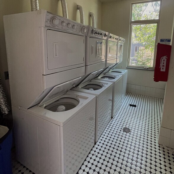 More Photos Of 16111 E Burnside St, Portland Apartments For Sale