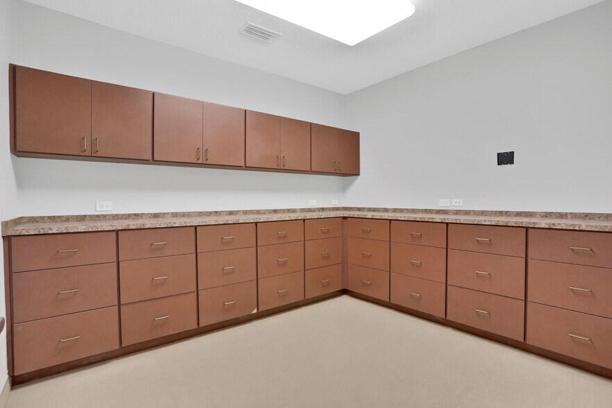More Photos Of 6277 Dupont Station Ct, Jacksonville Medical For Sale