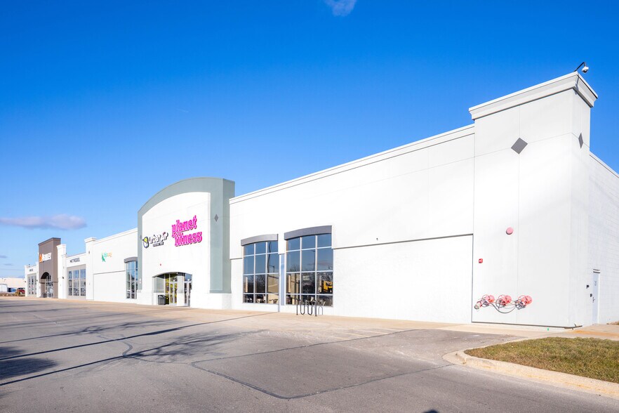 Primary Photo Of 7143 E State St, Rockford Freestanding For Sale