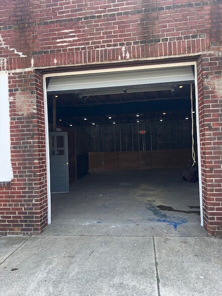 More Photos Of 211 W 2nd St, Chester Industrial For Lease