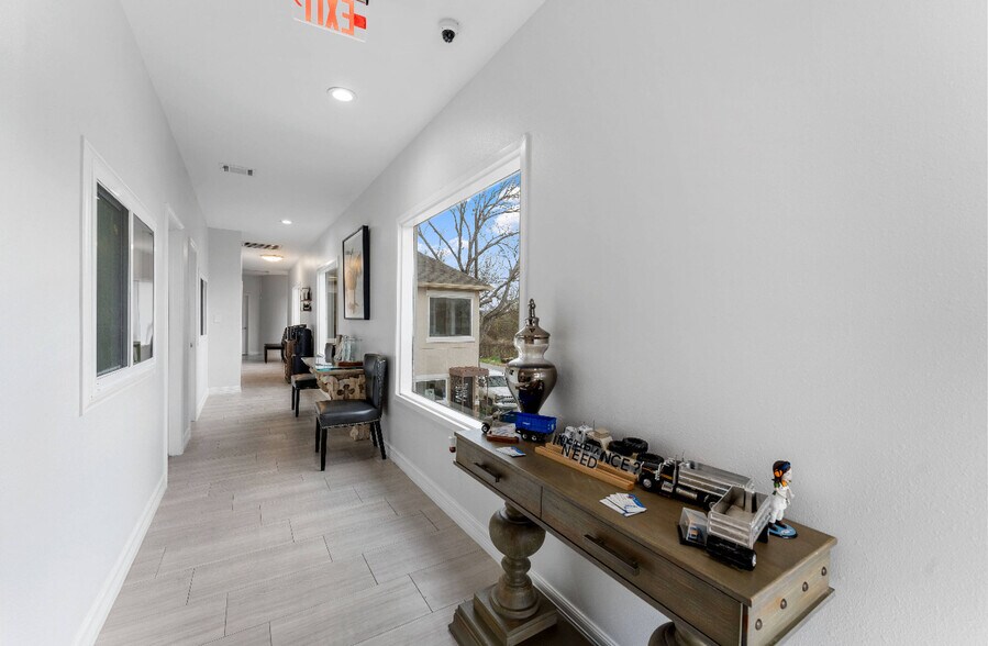 More Photos Of 2711 North Fwy, Houston Medical For Sale