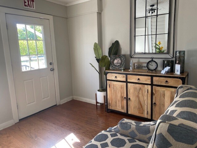 More Photos Of 903 N Elm St, Denton Office For Lease