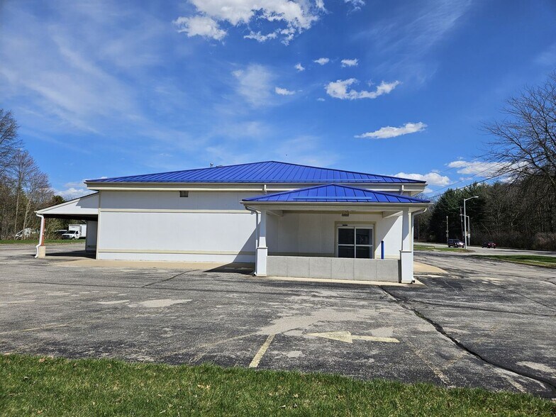 More Photos Of 2704-2710 N Saginaw St, Midland Freestanding For Sale
