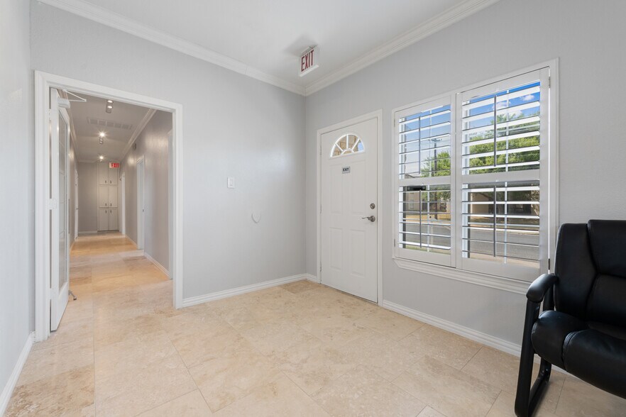 More Photos Of 103 Thousand Oaks Blvd, Georgetown Medical For Lease