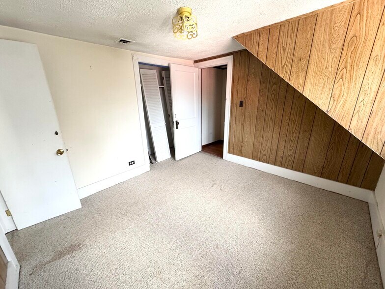 More Photos Of 2072 Main st, Londonderry Apartments For Sale
