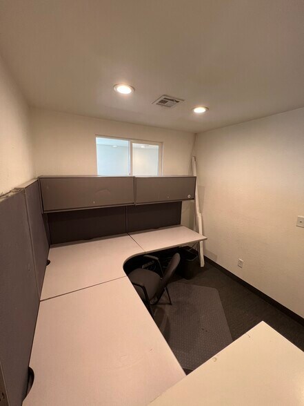 More Photos Of 225 N Highway 91, Summit Service For Lease