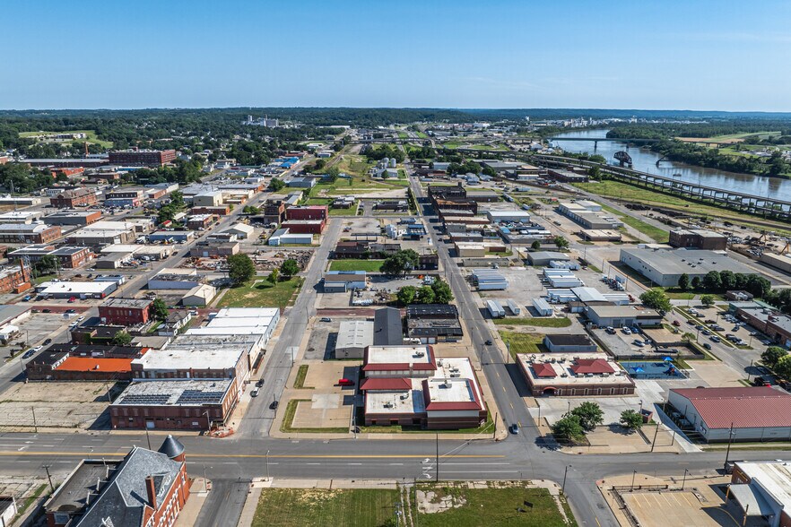 More Photos Of 624 S 7th St, Saint Joseph Industrial For Sale