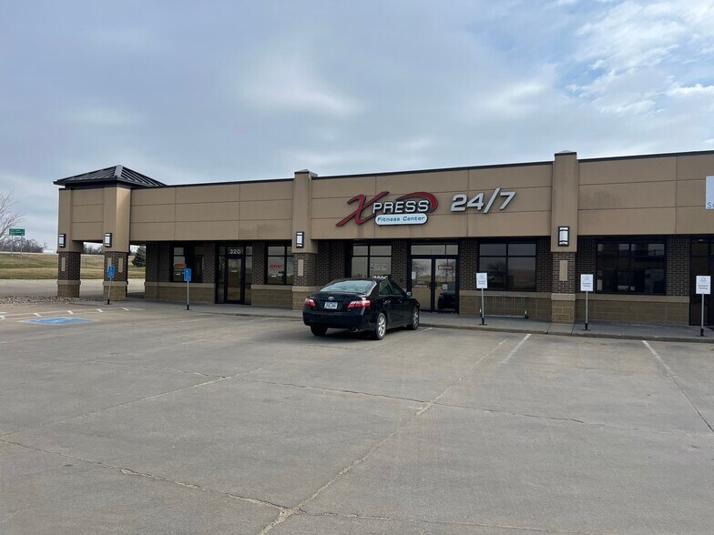 Primary Photo Of 320-326 80th Street Ct, Fairfax Unknown For Lease