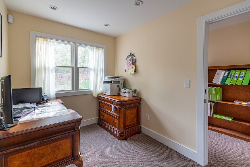 More Photos Of 31 Meetinghouse Rd, South Chatham Office For Sale
