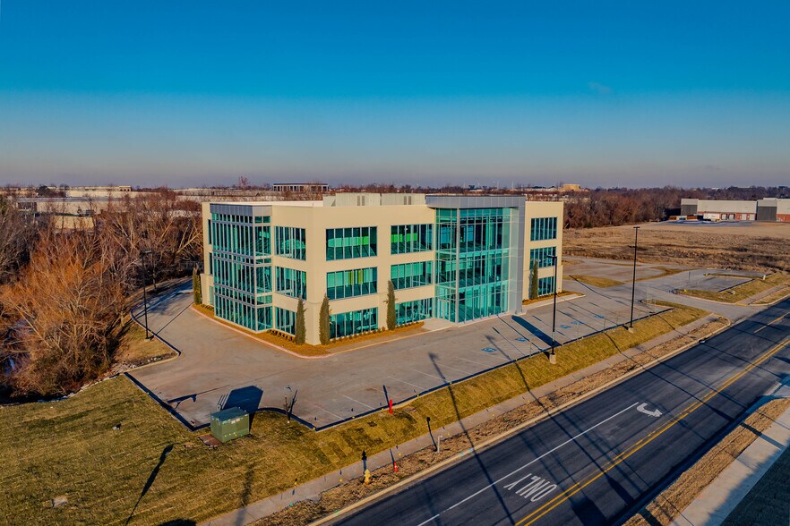 More Photos Of 2700 SE S St, Bentonville Office For Lease
