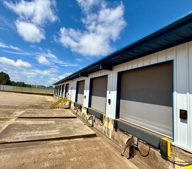 More Photos Of 13343 Interstate 20 E, Tyler Warehouse For Lease