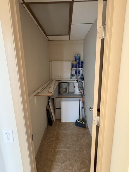 More Photos Of 5050 Gulf Blvd, Saint Petersburg Storefront For Lease