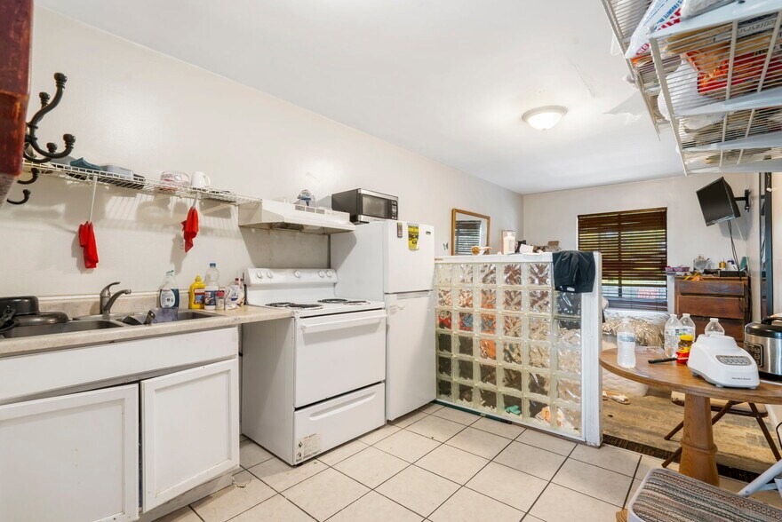 More Photos Of 1107-1109 W 76 Country Blvd, Branson General Retail For Sale