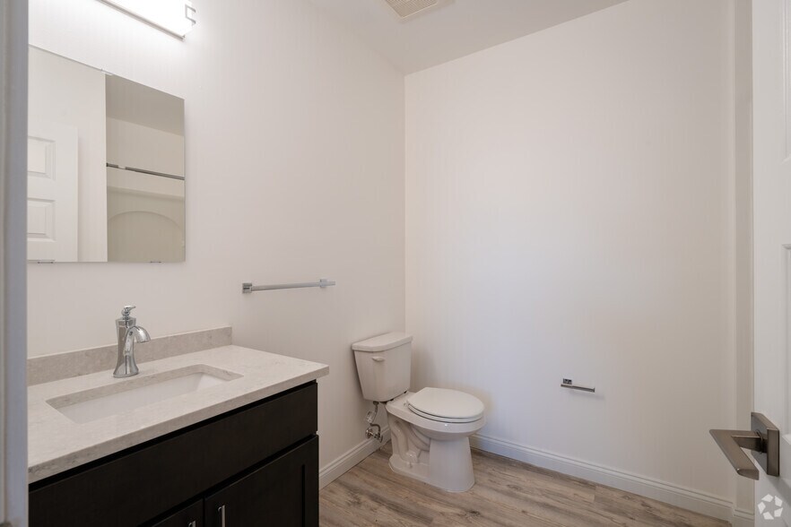 More Photos Of 704 8th St, Niagara Falls Apartments For Sale