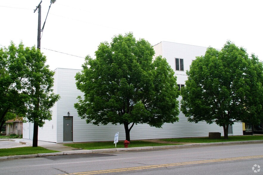 More Photos Of 16203-16209 Mack Ave, Detroit Auto Repair For Sale