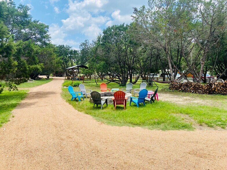 More Photos Of 104 Scudder Ln, Wimberley Hotel For Sale