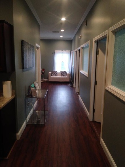 More Photos Of 124-128 S River Rd, Bedford Unknown For Lease