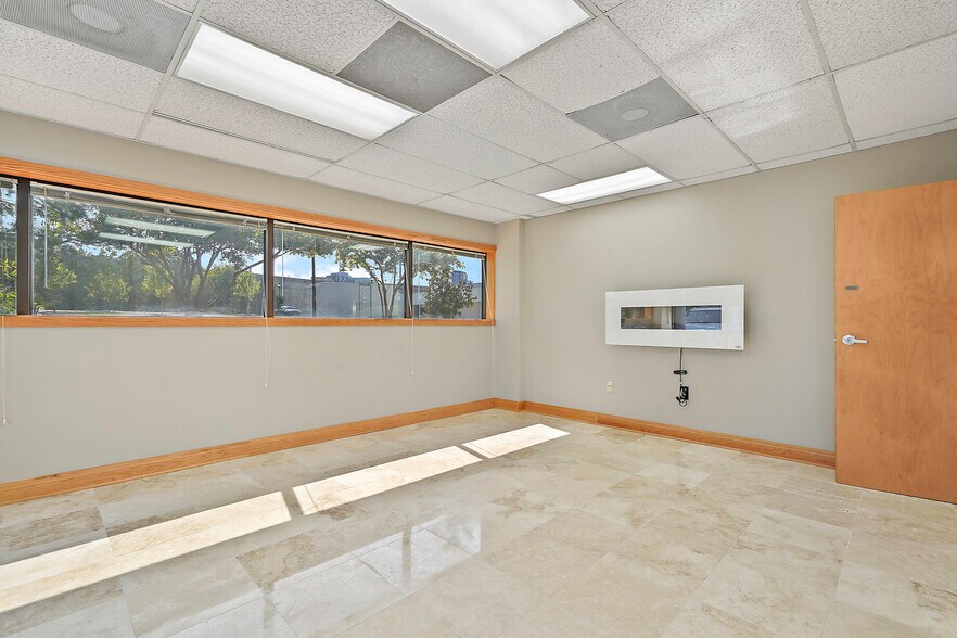 More Photos Of 131 Elden St, Herndon Medical For Sale