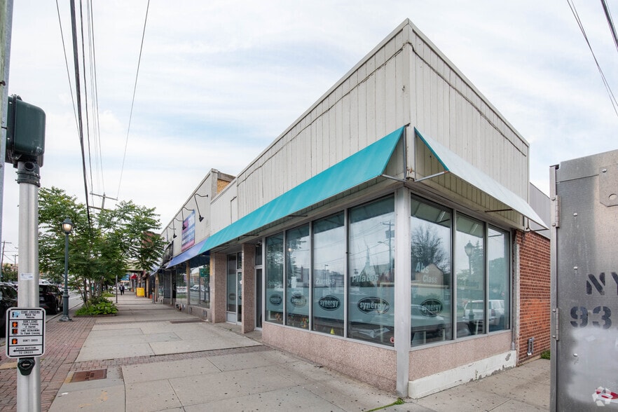 Primary Photo Of 995 Hempstead Tpke, Franklin Square General Retail For Sale