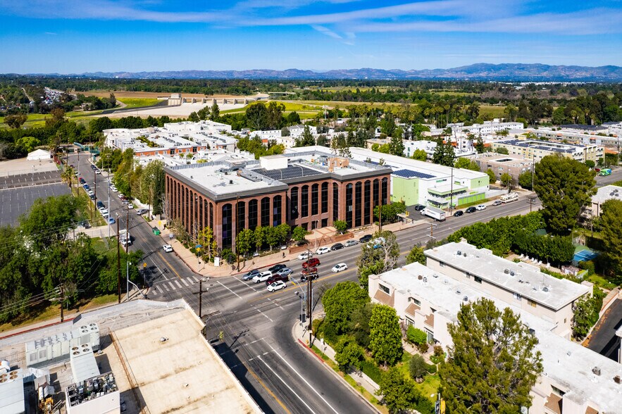 More Photos Of 15315 Magnolia Blvd, Sherman Oaks Office For Sale