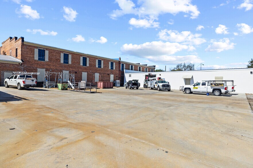 More Photos Of 122 E Laurel St, Mullins Industrial For Sale