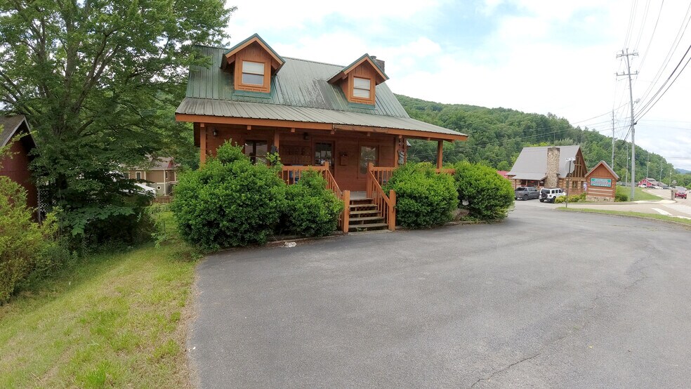 More Photos Of 739 Wears Valley Rd, Sevierville Office For Sale