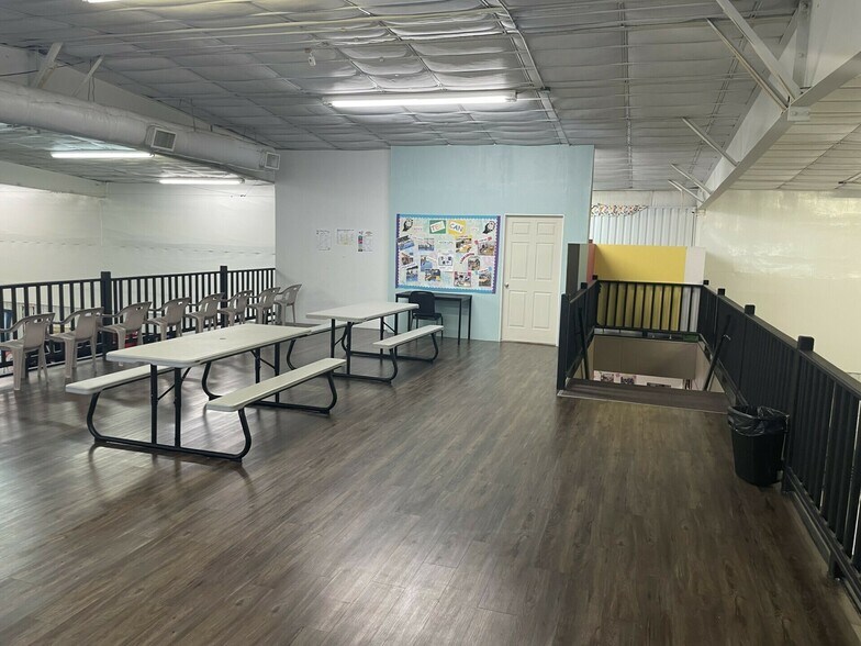 More Photos Of 1937 Deerbrook Dr, Tyler Warehouse For Lease